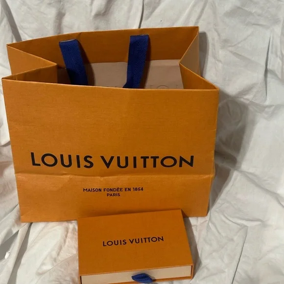 Louis Vuitton Monogram Key Pouch NWT M62650 - Picture 4 of 9